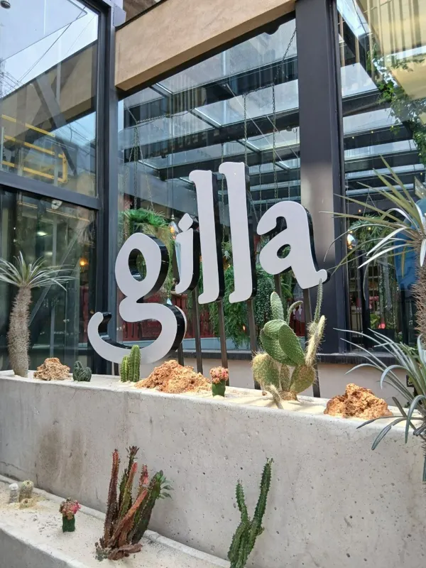 The gilla sign at the entrance of Saryan 19