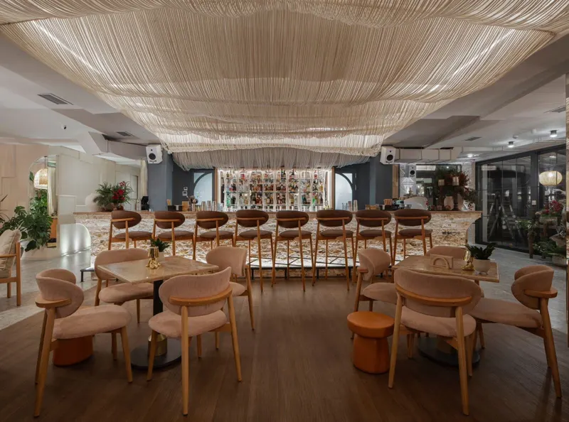 Hall with a linen ceiling and the bar
